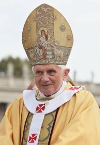 Benedykt_XVI_(2010-10-17)_4